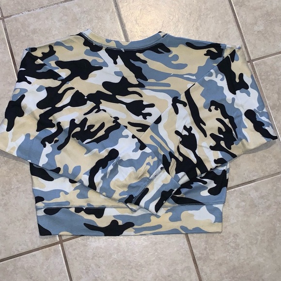 NWOT Double Zero Camo Soft/Lightweight Sweater - Picture 2 of 2